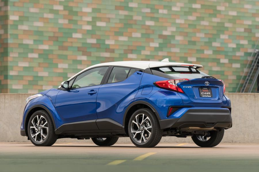  Toyota C-HR R-Code 2017 года  (NA) (фото 6 из 29)